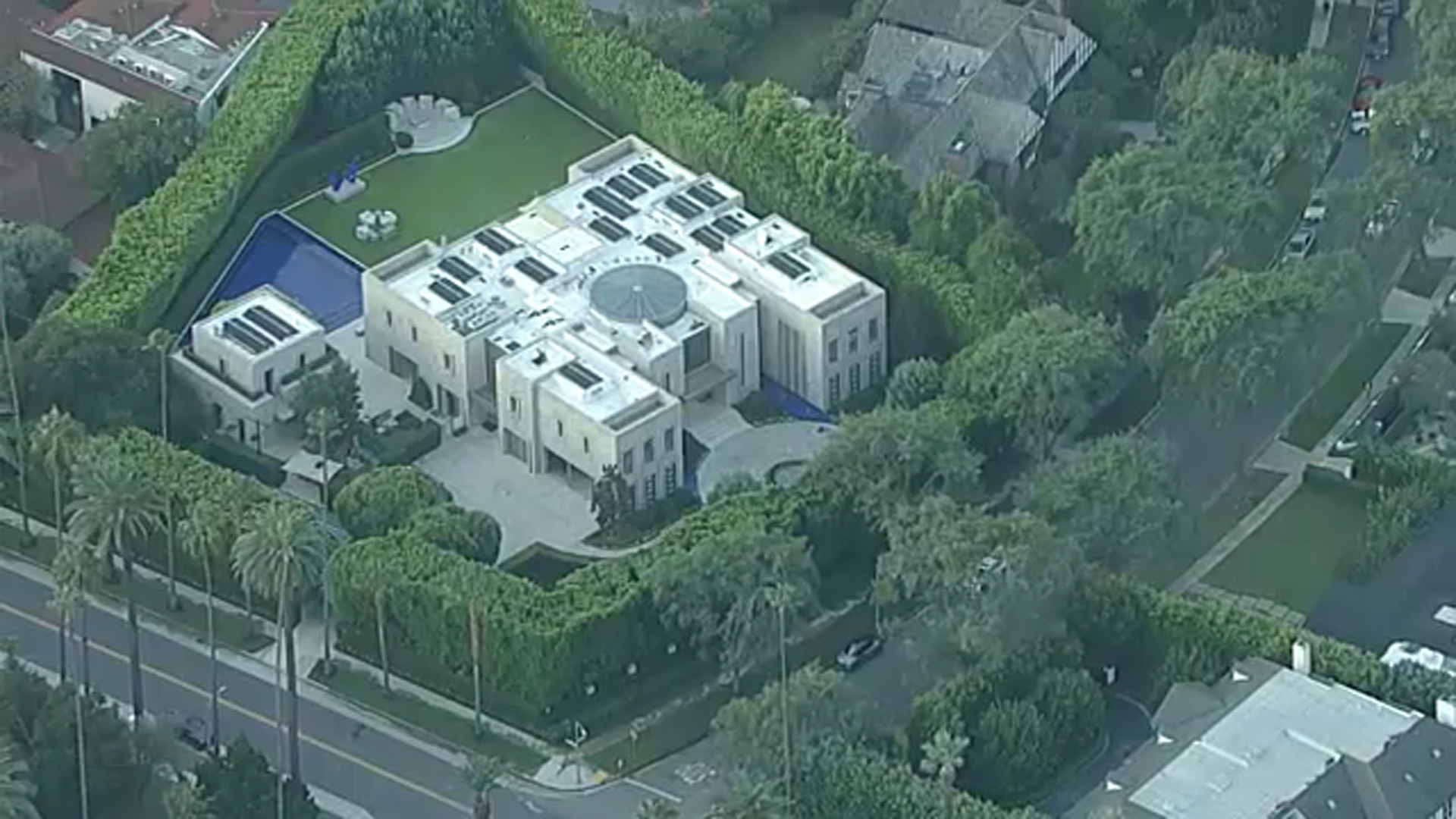 FBI serves search warrant tied to Eric Swalwell investigation at mansion in Beverly Hills
— Naperville Community news