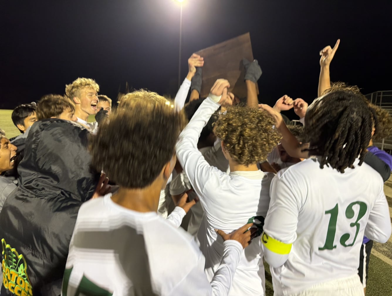 Jonathan Washington nets game winner, Crystal Lake South holds off Crystal Lake Central to win sectional title — Naperville Sports news