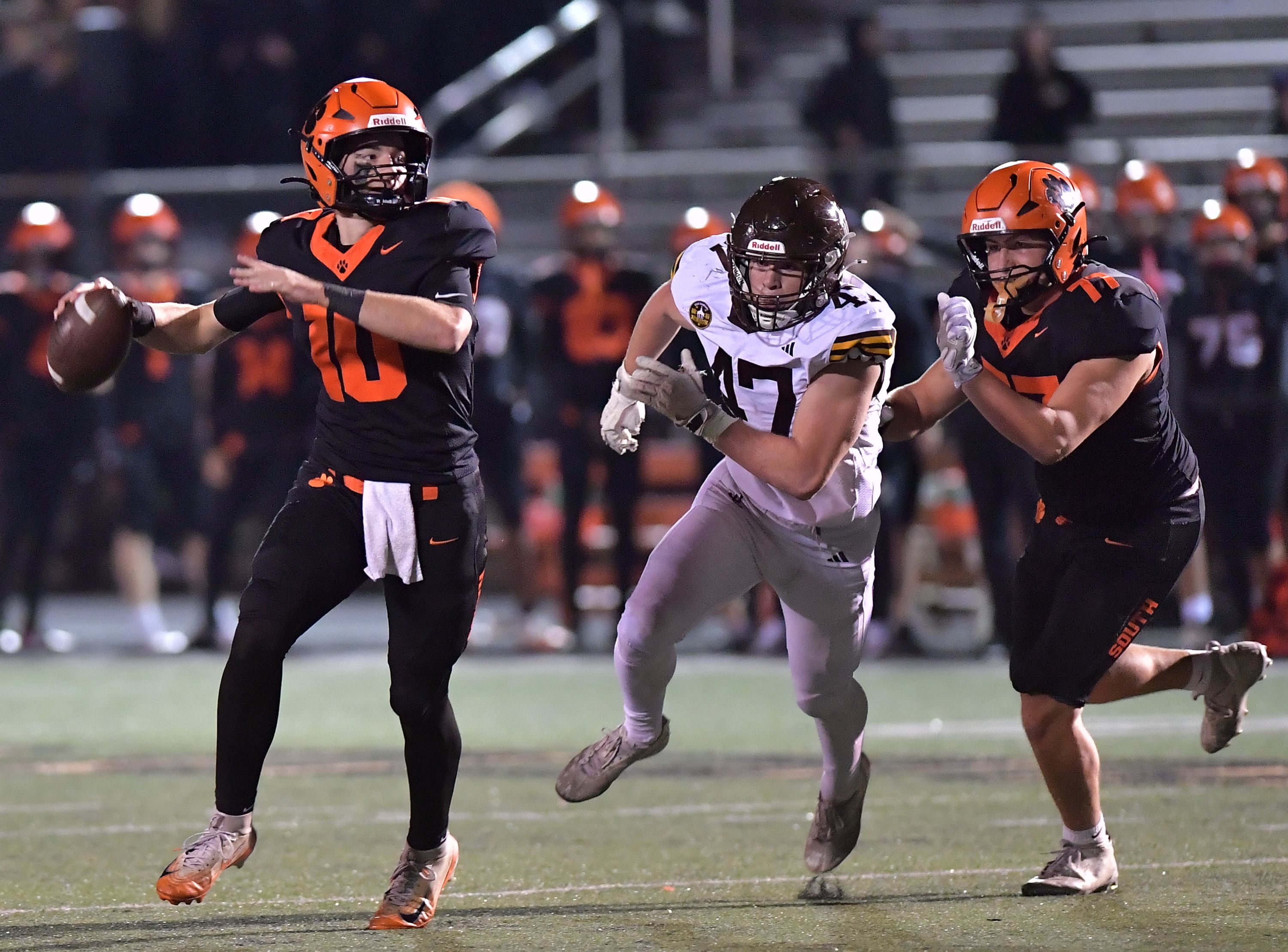 Wheaton Warrenville South, with AJ Rogers tossing 4 TDs, routs Joliet Catholic: ‘We’re a team to be scared of’ — Naperville Schools news